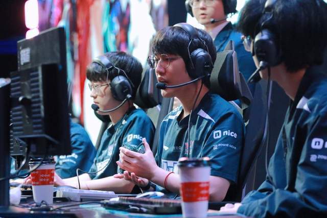 LGD血洗DRX，Crisp打出惊人五杀宿敌对决四强赛，成为赛场最大亮点