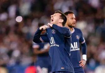 开云APP-巴黎圣日耳曼大胜，继续保持不败战绩，士气大振