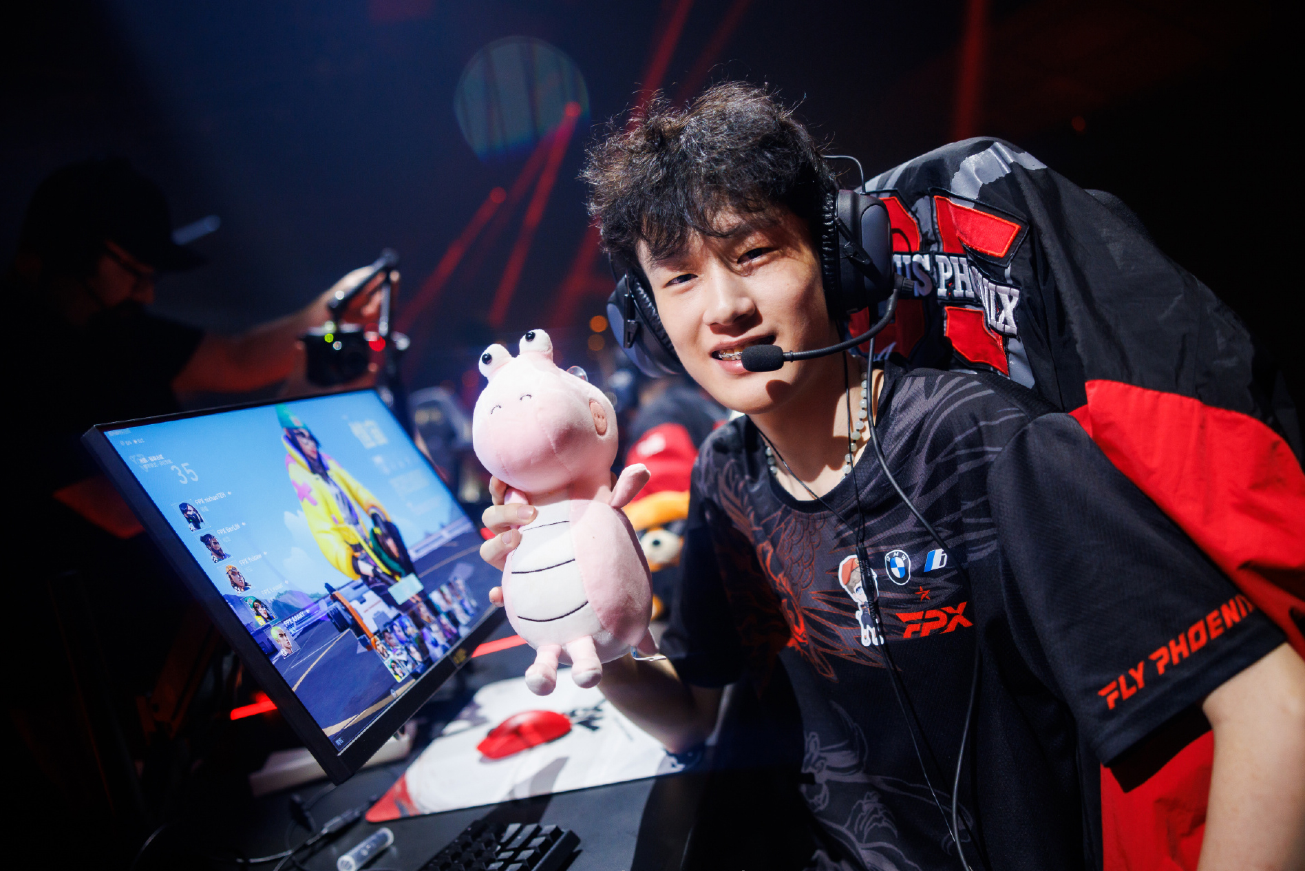 FLY绝杀FPX，Canyon团战一打五峡谷大战小组赛，留下经典瞬间