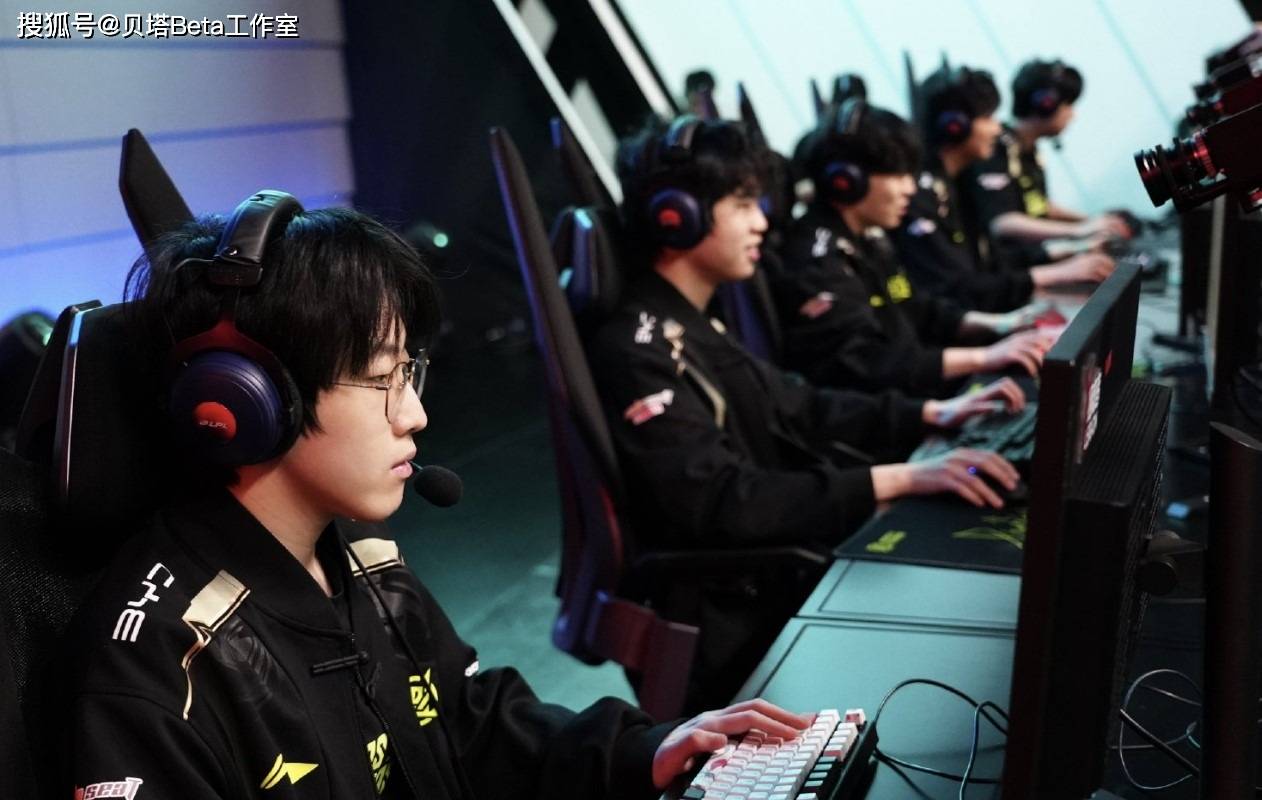 开云体育-JDG翻盘FLY，Ruler极限生还后反打顶尖较量半决赛，留下经典瞬间