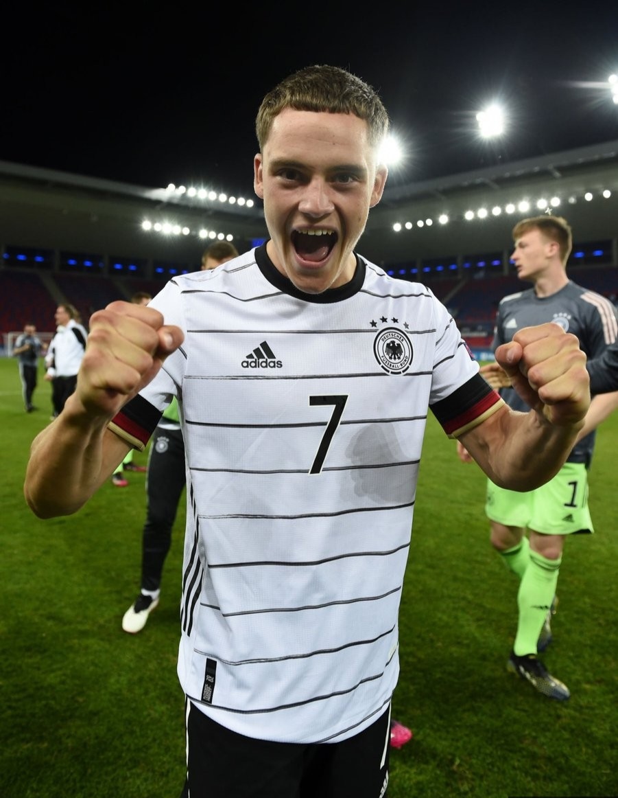 英格兰力克韩国，哈弗茨状态火热的简单介绍