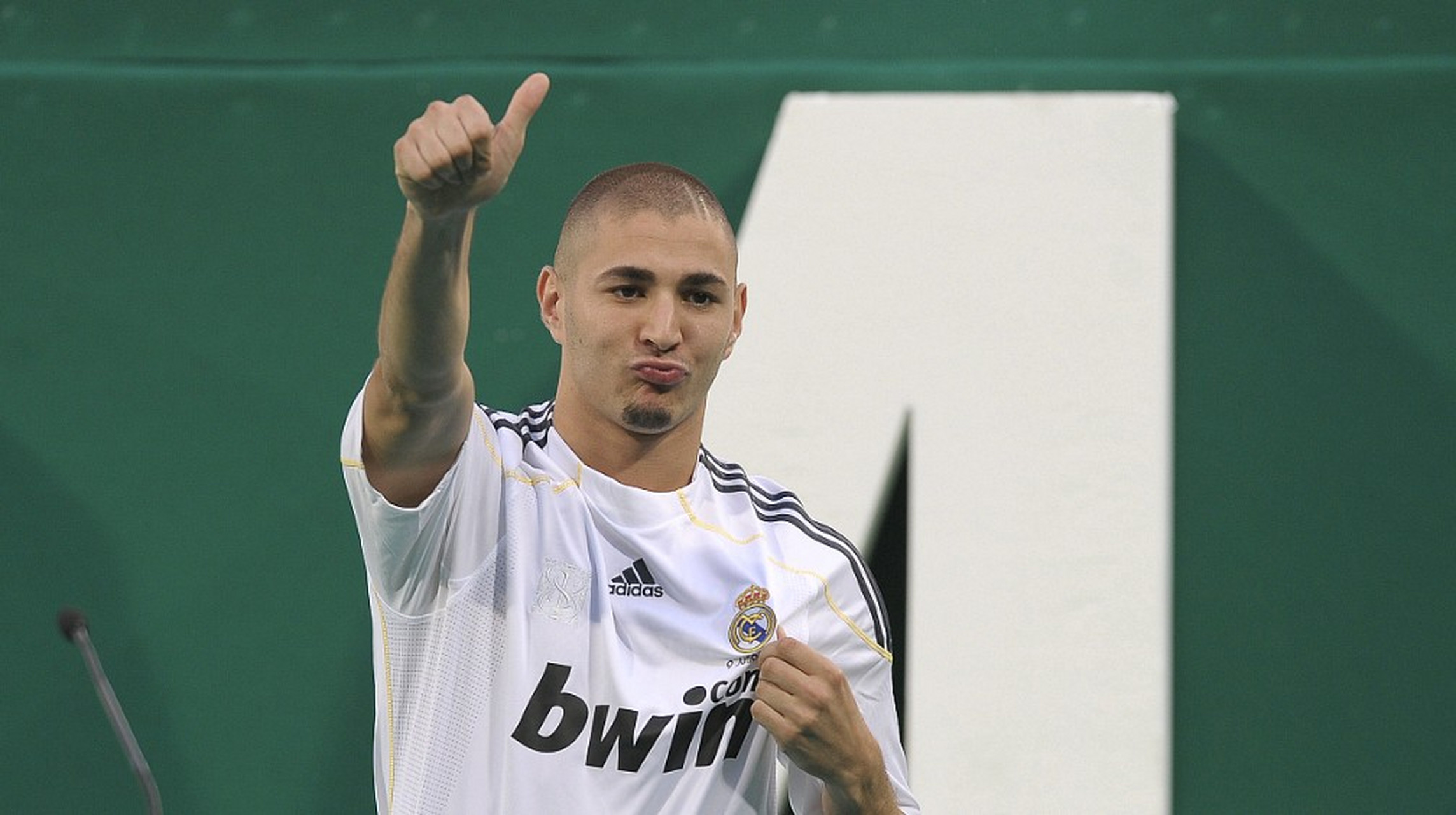 开云官网-日本轻取波兰，本泽马高光表现